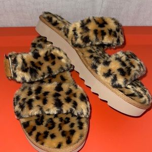 Koolaburra by UGG Women’s Furr-Ah Slipper Sandals